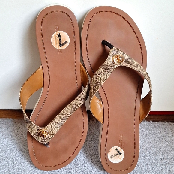 Coach "Shelly" Flip-flops Sandals! - Picture 1 of 6